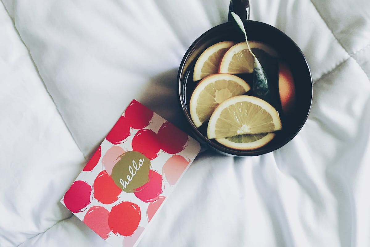 citron eau chaude matin - Quels sont les bienfaits de l’eau citronnée bue à jeun le matin ?