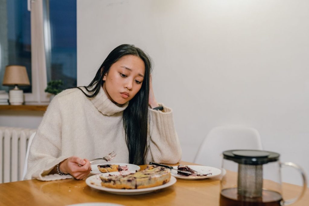 Jeûne intermittent chez la femme : cycle hormonal, impacts et conseils pratiques