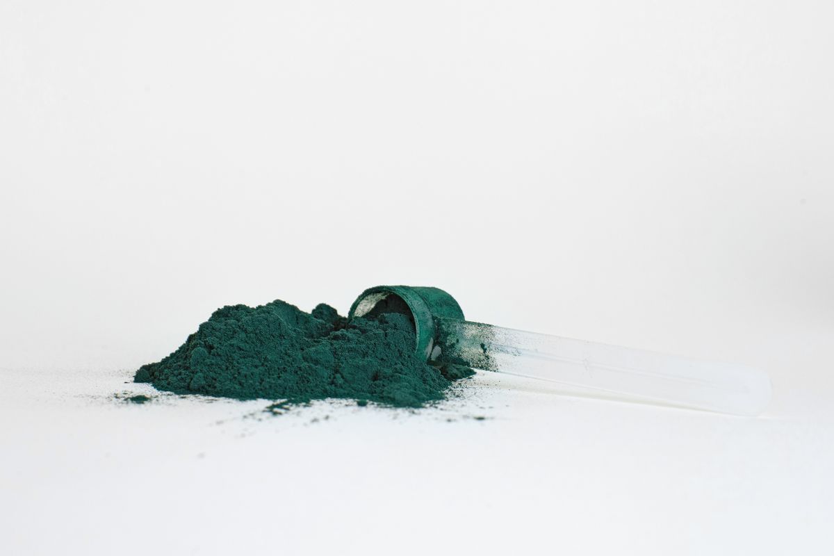 Spiruline : bienfaits réels, dosage et précautions